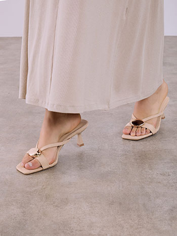 Πέδιλα με μεταλλική λεπτομέρεια SQ1697.A079+3