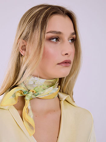 Μαντήλι σατέν με λουλούδια SQ673.A860+3