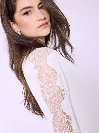 Μπλούζα με δαντέλα στο μανίκι SQ7572.4821+3