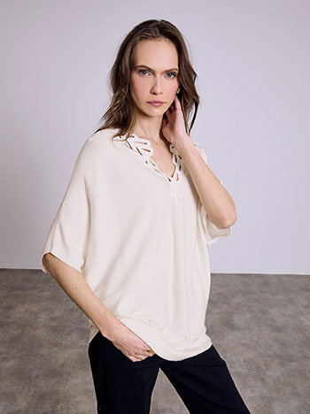 Μπλούζα με κέντημα στη λαιμόκοψη SQ7583.4917+4