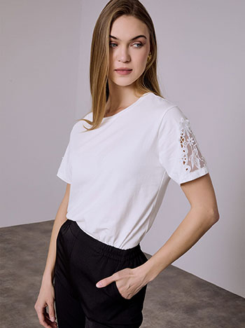 Μπλούζα με δαντέλα και παγιέτες στο μανίκι SQ7616.4927+