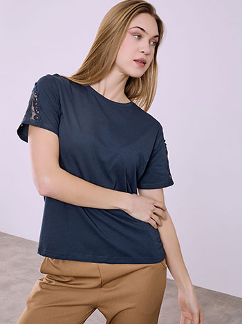 Μπλούζα με δαντέλα και παγιέτες στο μανίκι SQ7616.4927+