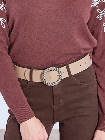 Ζώνη με στρογγυλή ανάγλυφη αγκράφα WT1018.A836+5