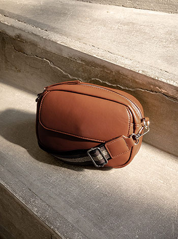 Τσαντάκι δερματίνης με εξωτερική τσέπη WT1019.A816+2