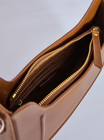 Τσάντα δερματίνης με ανάγλυφη λεπτομέρεια WT1019.A927+3 φωτογραφία