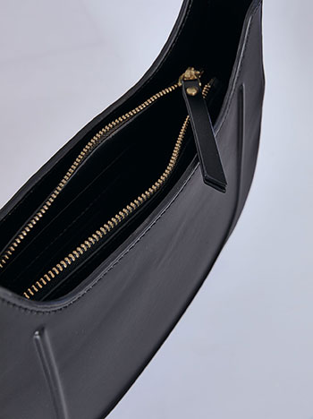 Τσάντα δερματίνης με ανάγλυφη λεπτομέρεια WT1019.A927+1 φωτογραφία