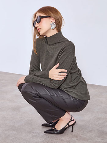 Πουλόβερ μονόχρωμο WT1042.4381+1 φωτογραφία