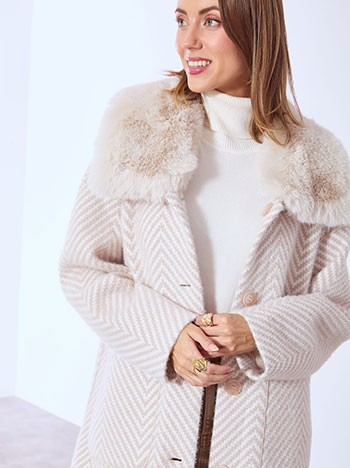 Παλτό με γούνα στον γιακά WT673.7938+2 φωτογραφία