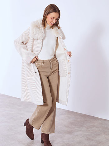 Παλτό με γούνα στον γιακά WT673.7938+2 φωτογραφία