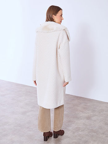 Παλτό με γούνα στον γιακά WT673.7938+2 φωτογραφία