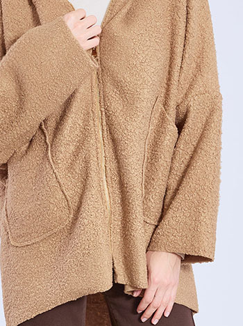 Παλτό μπουκλέ ασύμμετρο με κουκούλα WT7587.5598+3 φωτογραφία