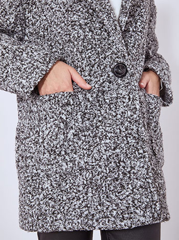 Παλτό μπουκλέ με τσέπες WT7587.7139+2 φωτογραφία