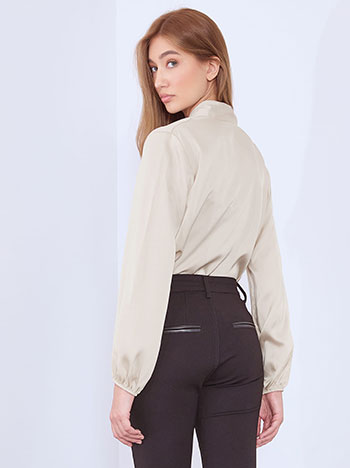 Μπλούζα σατέν με δέσιμο WT8011.4863+3 φωτογραφία