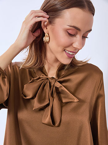 Μπλούζα σατέν με δέσιμο WT8011.4863+2 φωτογραφία