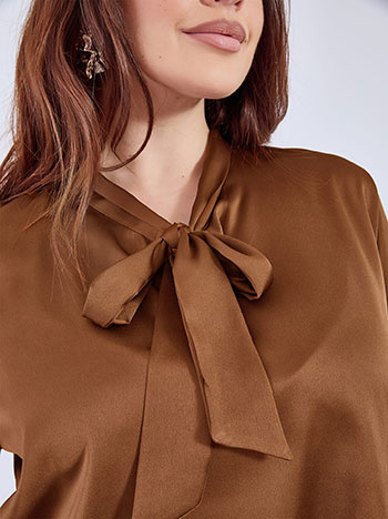 Μπλούζα σατέν με δέσιμο WT8011.4863+2 φωτογραφία