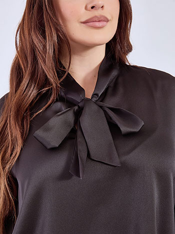 Μπλούζα σατέν με δέσιμο WT8011.4863+1 φωτογραφία