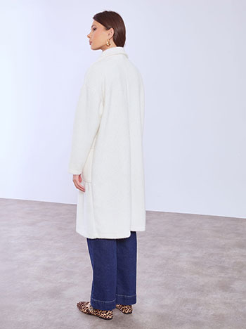 Παλτό χνουδωτό μονόχρωμο WT8011.7080+1 φωτογραφία
